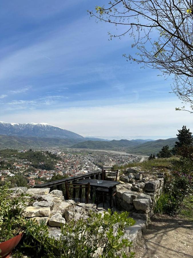 Guest House Iljesa Berat Eksteriør billede
