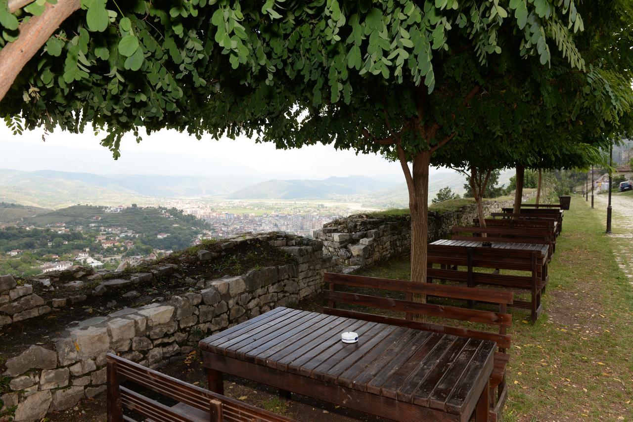 Guest House Iljesa Berat Eksteriør billede