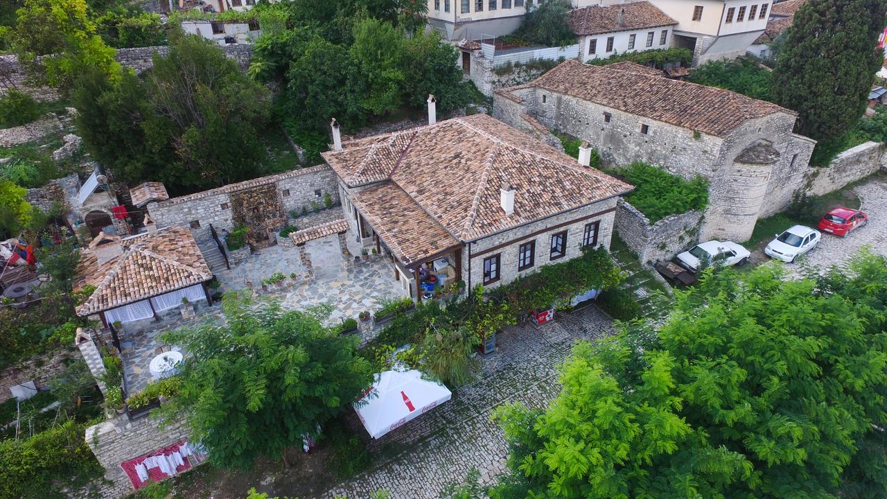 Guest House Iljesa Berat Eksteriør billede