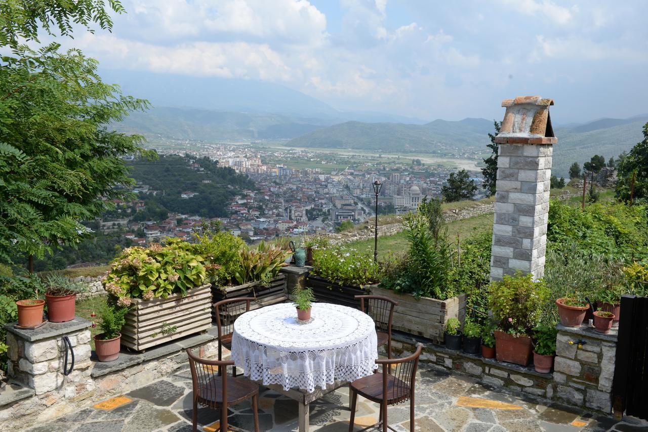Guest House Iljesa Berat Eksteriør billede