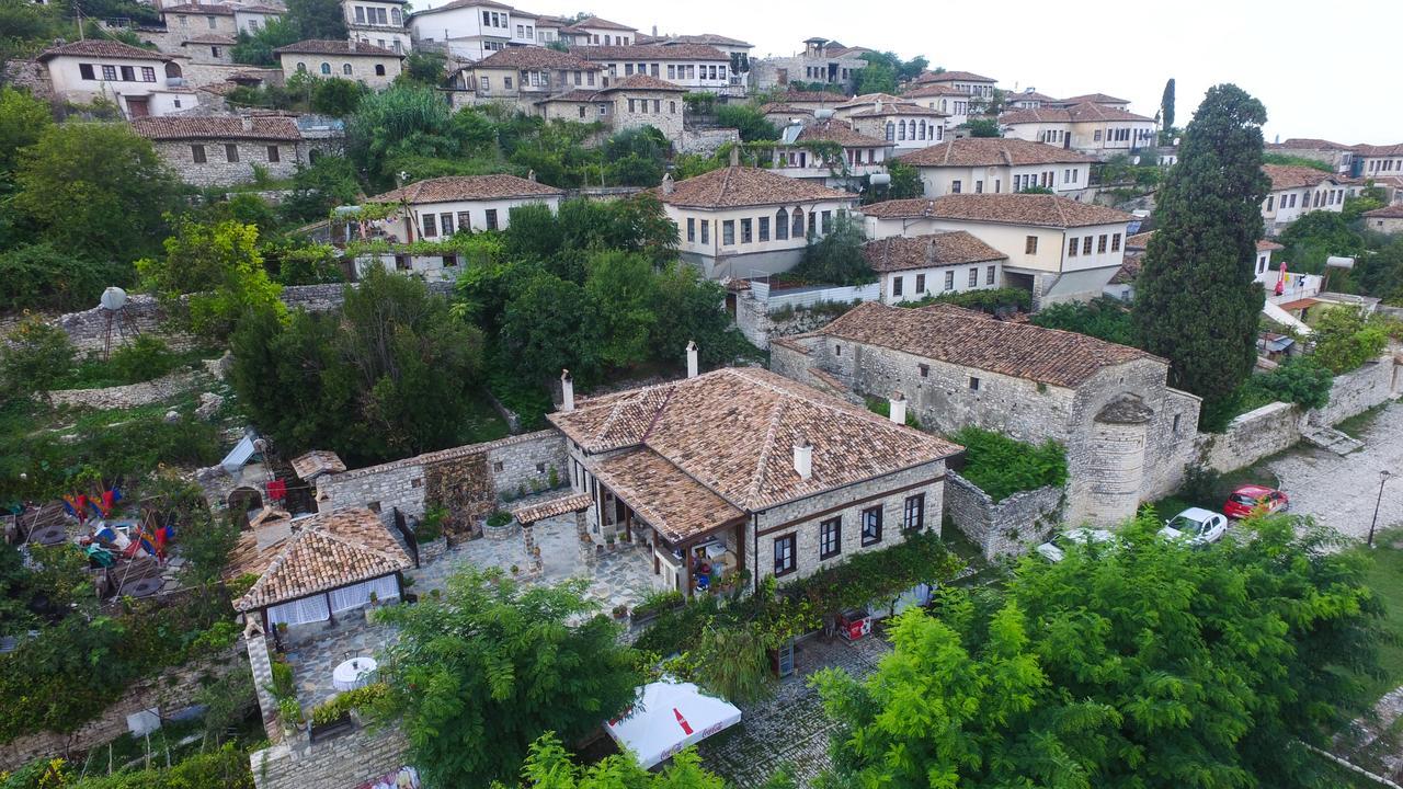 Guest House Iljesa Berat Eksteriør billede