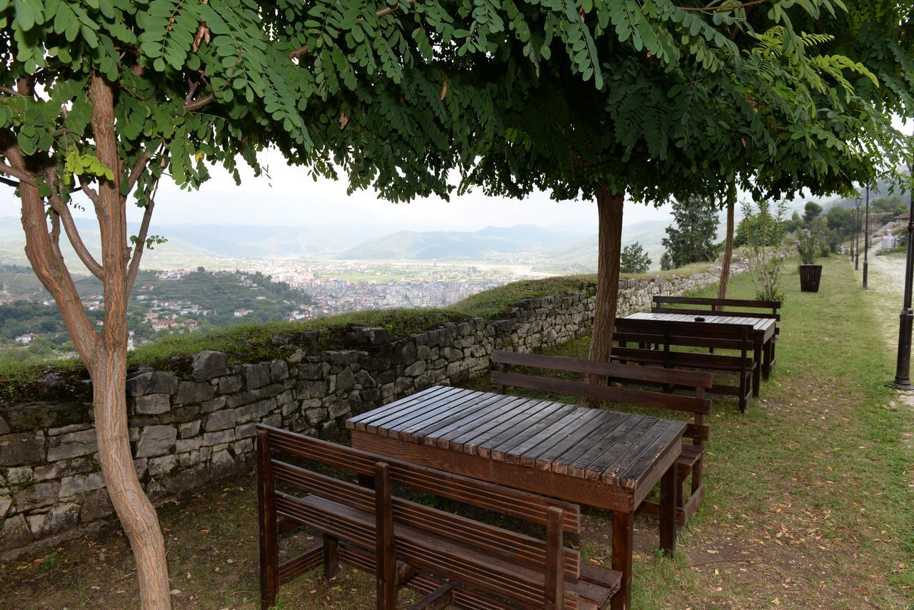 Guest House Iljesa Berat Eksteriør billede