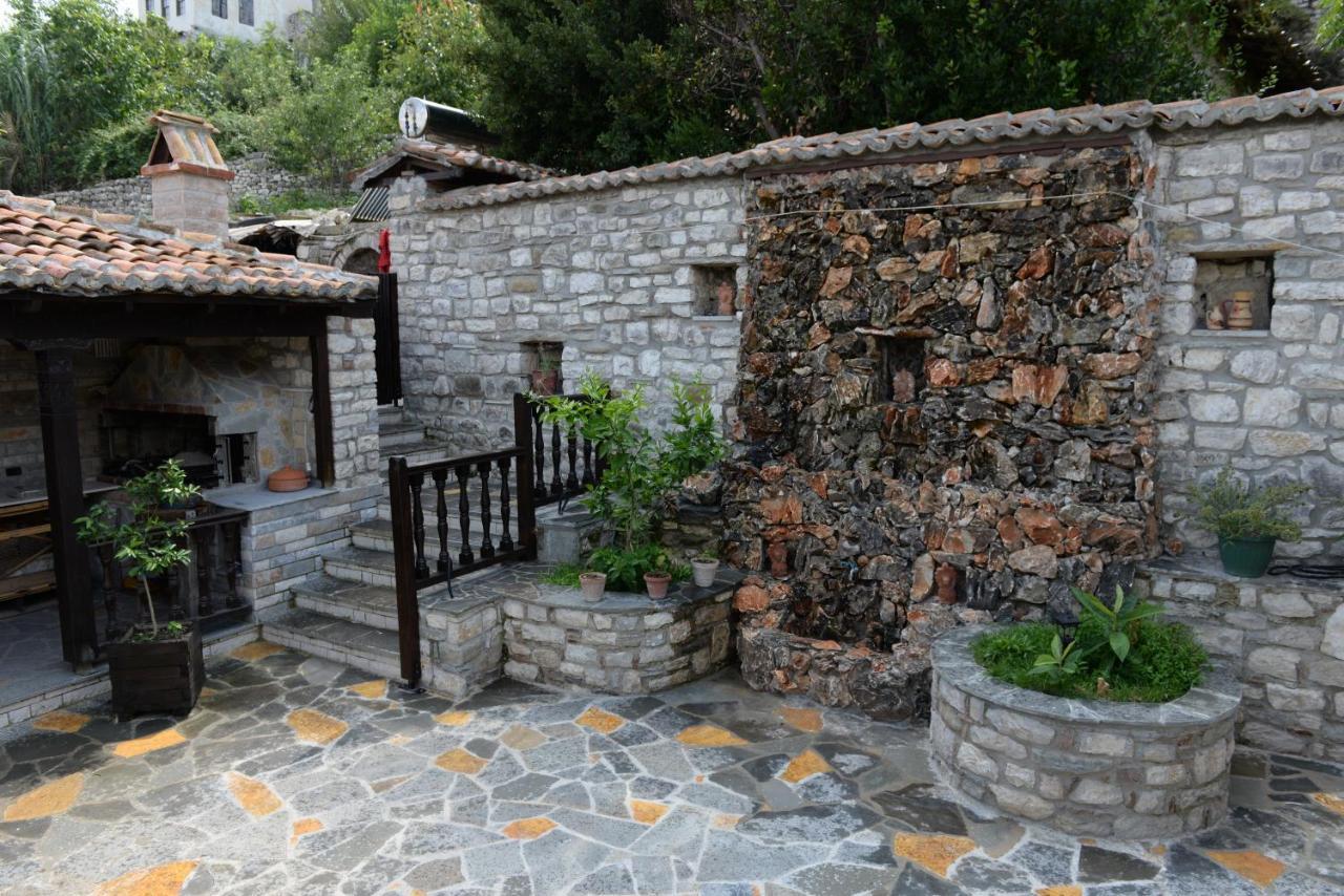 Guest House Iljesa Berat Eksteriør billede