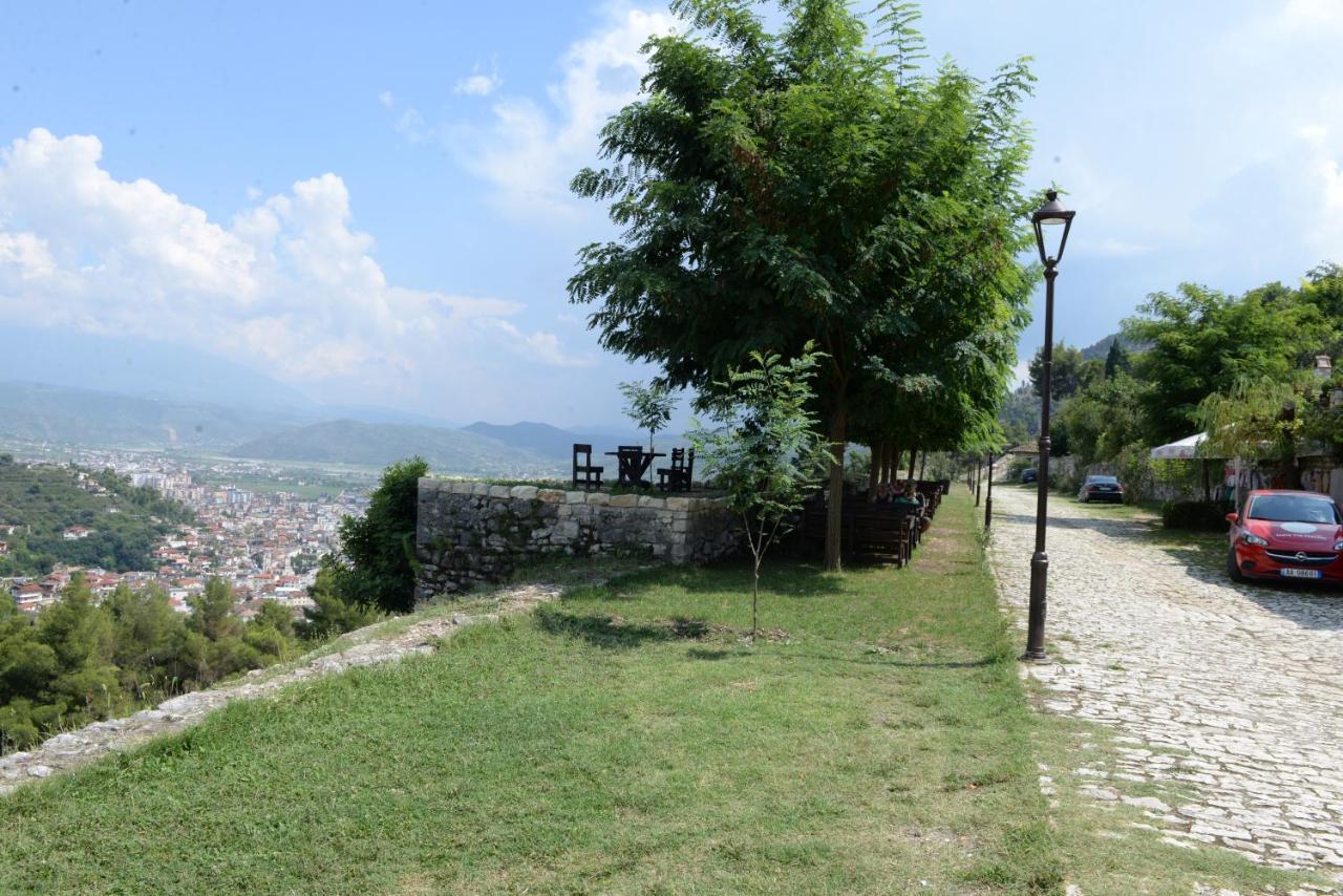 Guest House Iljesa Berat Eksteriør billede