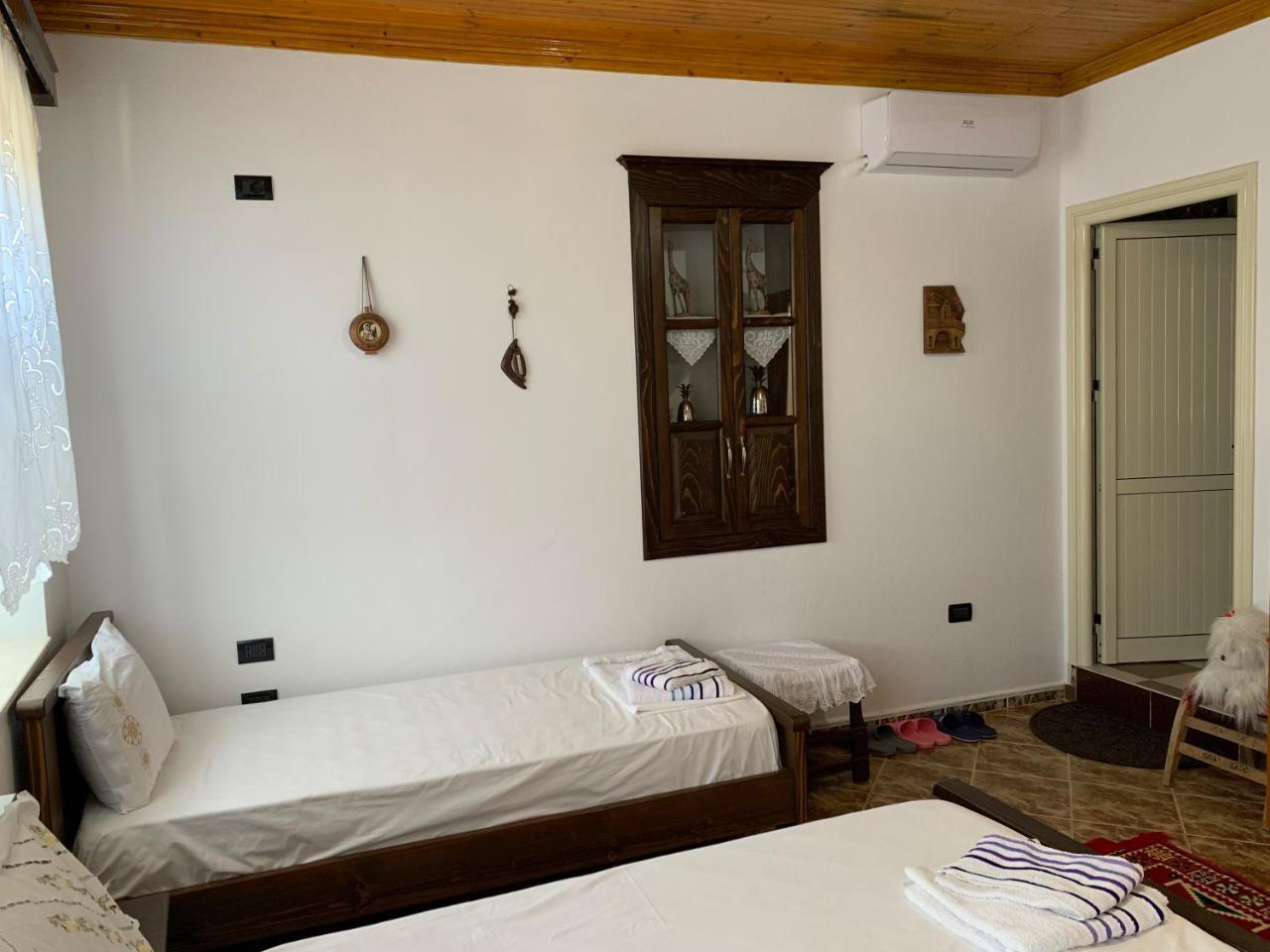 Guest House Iljesa Berat Eksteriør billede