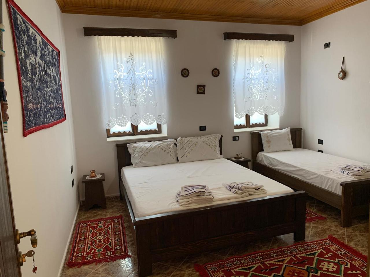 Guest House Iljesa Berat Eksteriør billede