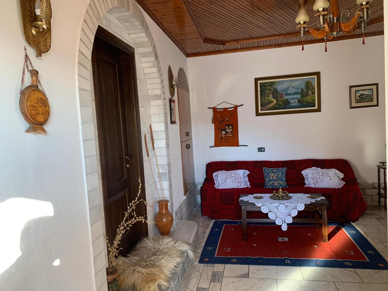 Guest House Iljesa Berat Eksteriør billede