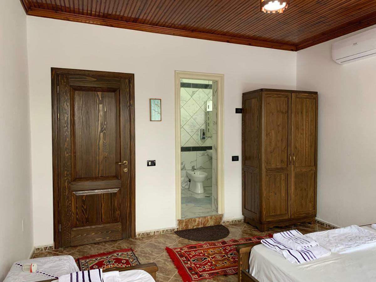 Guest House Iljesa Berat Eksteriør billede